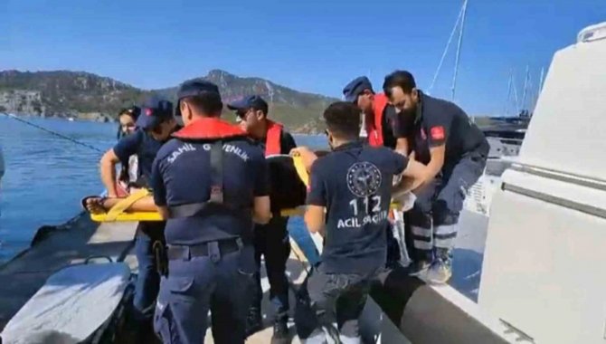 Marmaris'te gezi teknesinde yaralanan kişiye Sahil Güvenlik ekipleri müdahale etti