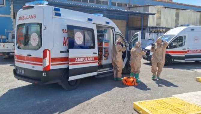 Pendik'te zehirlenen 3 işçi hastaneye kaldırıldı