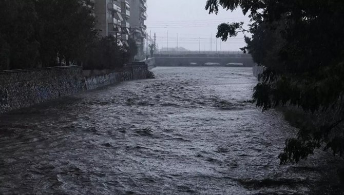 Yunanistan bugün, tarihinin en şiddetli yağışına maruz kaldı