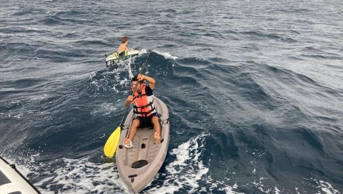 Edirne'de denizde sürüklenen 3 kişiyi sahil güvenlik ekipleri kurtardı