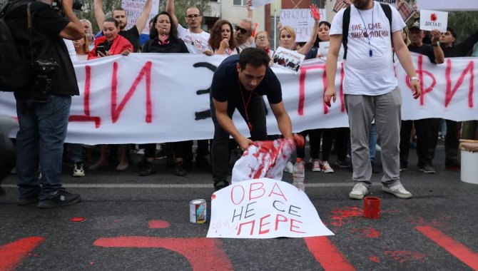 Üsküp'te, Radyoterapi ve Onkoloji Üniversite Kliniği’nin işleyişini protesto edildi