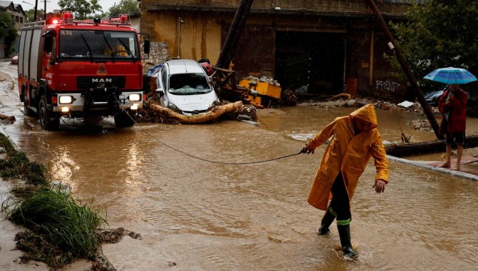 Yunanistan'da sel nedeniyle hayatını kaybedenlerin sayısı 2'ye çıktı