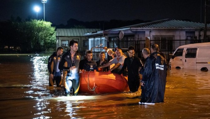 İstanbul'daki selde yaralanan 12 kişinin tedavisi sürüyor