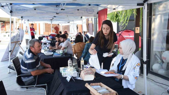 Büyükşehirin Mobil Tırında Sağlık Taraması