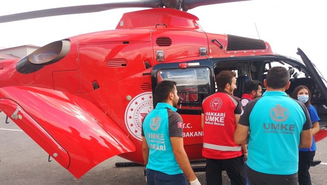Hakkari'de rahatsızlanan 6 yaşındaki çocuk ambulans uçakla Ankara'ya sevk edildi