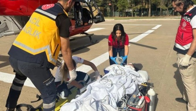 Irak'ta trafik kazasında yaralanan kadın ambulans helikopterle Van'a sevk edildi