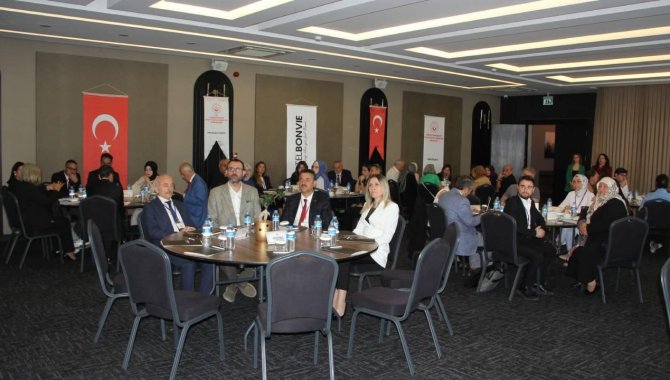 Sakarya'da düzenlenen çalıştayda aile tüm yönleriyle ele alınıyor