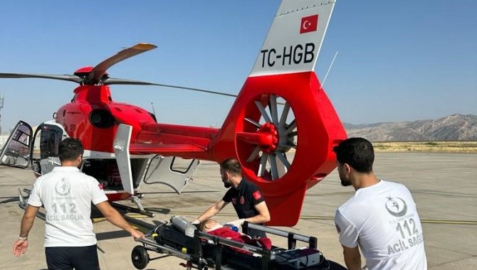 Şırnak'ta ambulans helikopter 2 yaşındaki Demhat için havalandı