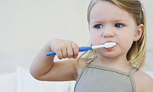 3 yaşına kadar diş macunu kullanılmamalı!