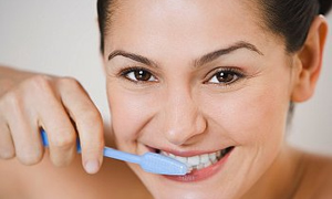 Yemeklerden sonra dişleri fırçalamak çürük nedeni