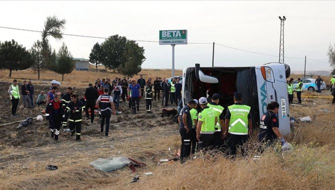 Amasya'da devrilen yolcu otobüsündeki 6 kişi öldü, 35 kişi yaralandı