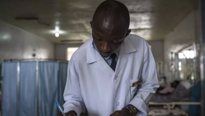 Nijerya'nın DSÖ standartlarını karşılaması için 250 bin doktora ihtiyacı var