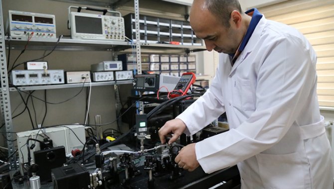 Aksaray Üniversitesinde diyabet hastalarının şeker ölçümü için lazer tabanlı cihaz geliştirildi