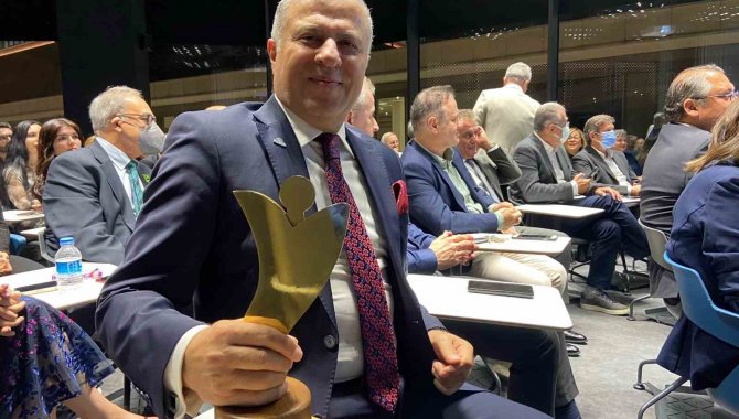 Türkiye Hastanesi Genel Müdürü Hayati Odabaşı ’Yılın En Başarılı Sağlık Yöneticisi Ödülü’nü Aldı