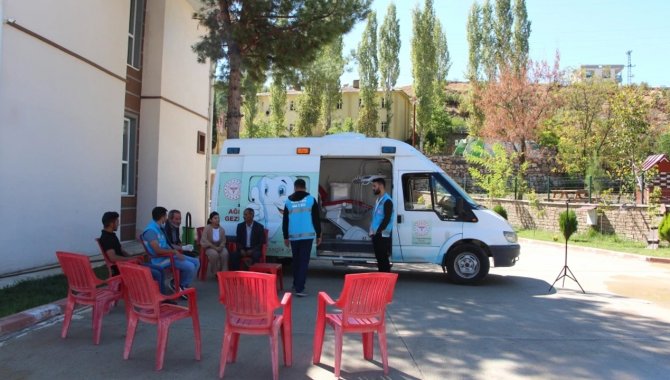 Şırnak'ta sağlık ekibi ağız ve diş sağlığı için köyleri geziyor