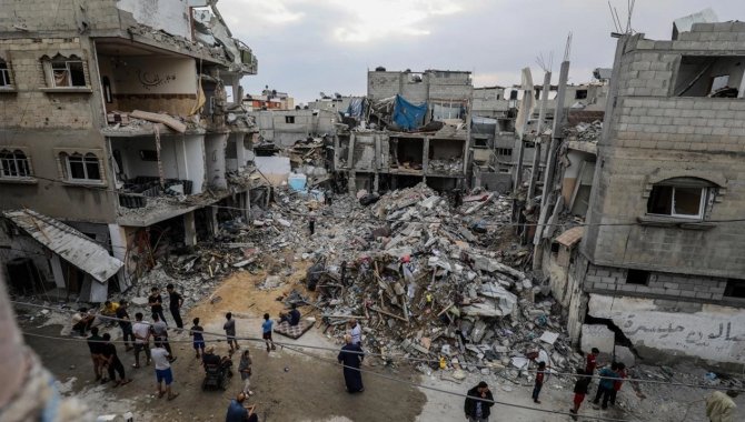 Gazze'deki Sivil Savunma: İsrail saldırılarında yıkılan binaların enkazında hala çok kişi bulunuyor