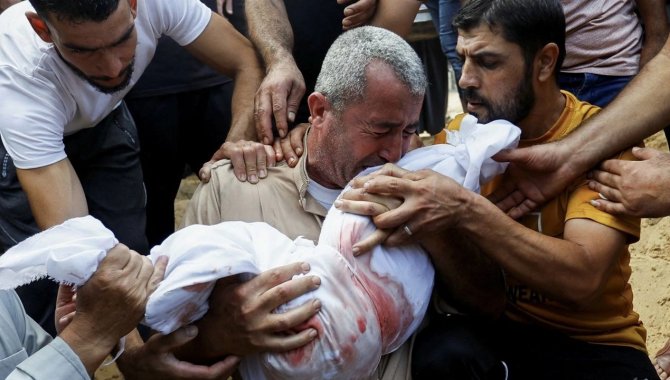 İsrail'in Gazze Şeridi'ne saldırılarında ölenlerin sayısı, 447'si çocuk, 1417'ye yükseldi