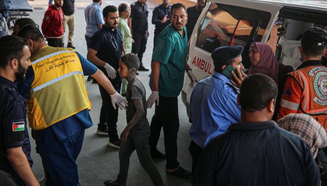 İsrail ordusunun boşaltılmasını istediği Gazze'deki Avde Hastanesi Müdürü Muhenne AA'ya konuştu: