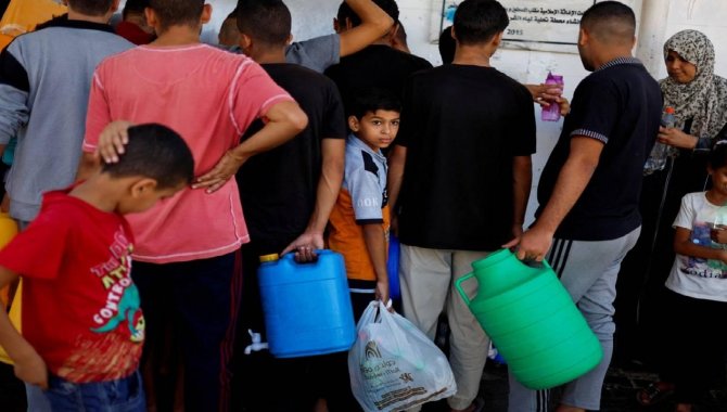 Filistin İçişleri Bakanlığı, Gazze Şeridi'nde halkın temiz su bulamadığını duyurdu