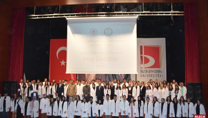 Bilecik Şeyh Edebali Üniversitesi Tıp Fakültesinin yeni öğrencilerine "beyaz önlük" giydirildi
