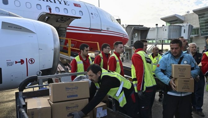 Gazze'ye ilaç ve tıbbi malzeme taşıyan uçak yola çıktı