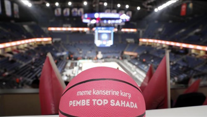Boyner, "Pembe Top Sahada" projesine destek oluyor