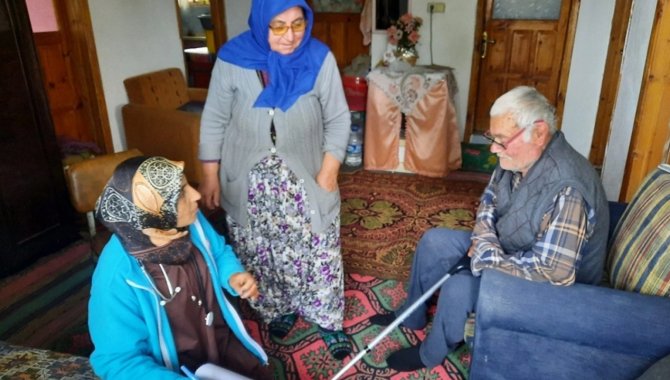 Osmaneli'de 80 yaş ve üzeri vatandaşlara "evde sağlık" hizmeti veriliyor