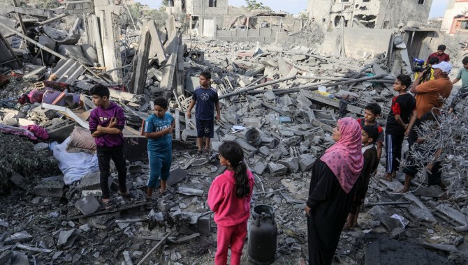 İnsani krizin arttığı Gazze'de, su sıkıntısı uzun kuyruklara neden oldu