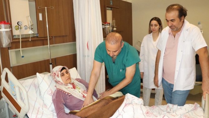 Siirt'te V-NOTES yöntemiyle rahim sarkması ameliyatı yapıldı