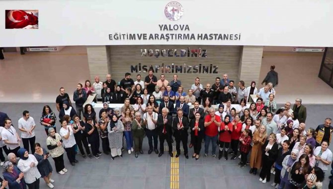 Yalova’da Hastane Personelinden İstiklal Marşı Şiirli 100. Yılı Kutlama Klibi