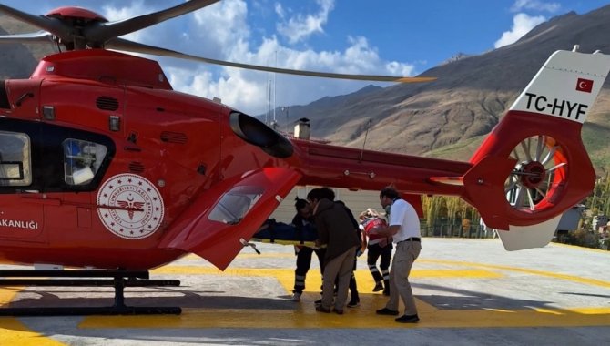 Van'da ambulans helikopter hamile kadın için havalandı