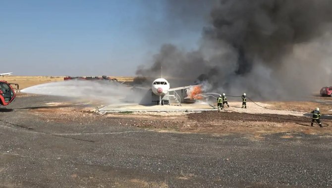 Şanlıurfa'da uçak kazası tatbikatı yapıldı