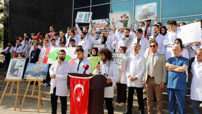 Gaziantep'te doktorlar ve tıp fakültesi öğrencileri, İsrail'in Gazze'deki hastane saldırılarına tepki gösterdi