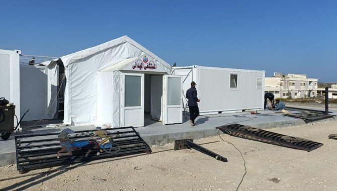 Mısır'ın Gazze sınırında kurduğu sahra hastanesi tamamlanmak üzere