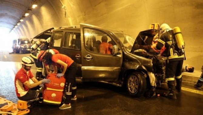 Bitlis'te 8 Ağustos Tüneli'nde trafik kazası tatbikatı yapıldı