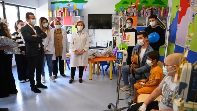 Tuzla Belediyesinden Kocaeli'nde tedavi gören lösemili çocuklara ziyaret