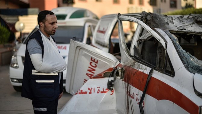 Filistin Kızılayı: İsrail'in ambulansları vurması nedeniyle yaralılara ve enkaz altındakilere ulaşamıyoruz
