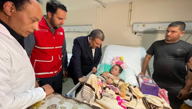 Sağlık Bakanı Koca'nın Gazzeli yaralı çocuklarla duygulandıran buluşması