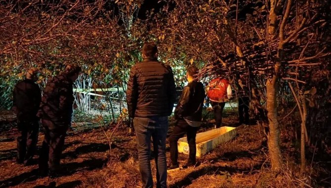 Trabzon'da, doktor evinin bahçesinde ölü bulundu