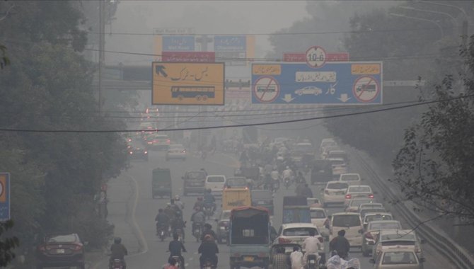 Pakistan'da hava kirliliğinin azaltılması için yapay yağmur oluşturulması planlanıyor