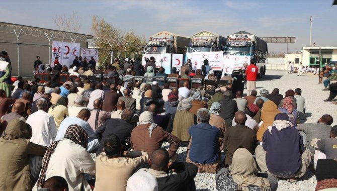 Türk Kızılaydan Afganistan'da madde bağımlılarının tedavi merkezine gıda ve battaniye desteği