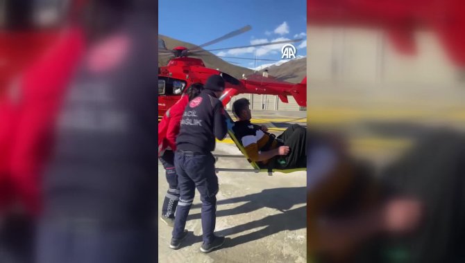 Van'da apandisit tanısı konulan hasta, ambulans helikopterle hastaneye ulaştırıldı