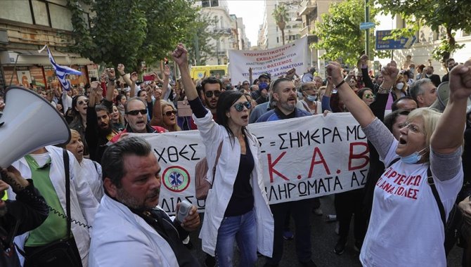 Yunanistan'da kamu çalışanı doktor ve sağlık personeli 2 günlük greve gidiyor