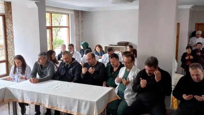 Pandemide Hayatını Kaybeden Doktor Dualarla Anıldı