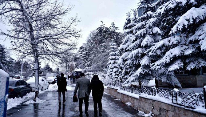 Uzmanından Karda Ve Buzda Yürüme Teknikleri