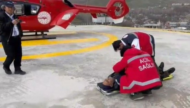 Göğüs Ağrısı Şikayeti Olan Hasta İçin Helikopter Havalandı