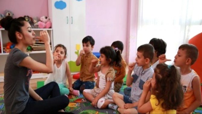 Sinop’ta işaret dili öğrenen çocuklar engelliler için sahne aldı
