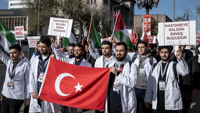 Ankara'da sağlık çalışanları Gazze için "sessiz yürüyüş" düzenledi