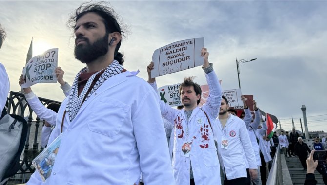 İstanbul'da hekimler Gazze için sessiz yürüyüş düzenledi