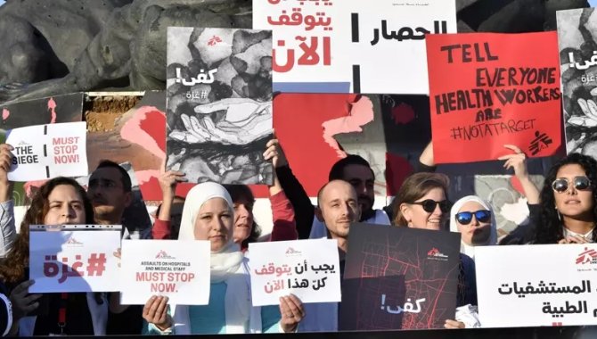 Lübnan'da "Sınır Tanımayan Doktorlar" Gazze Şeridi için dayanışma gösteri yaptı